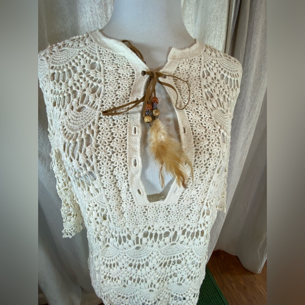 H S hong sui fashion lace top with feather embellishment